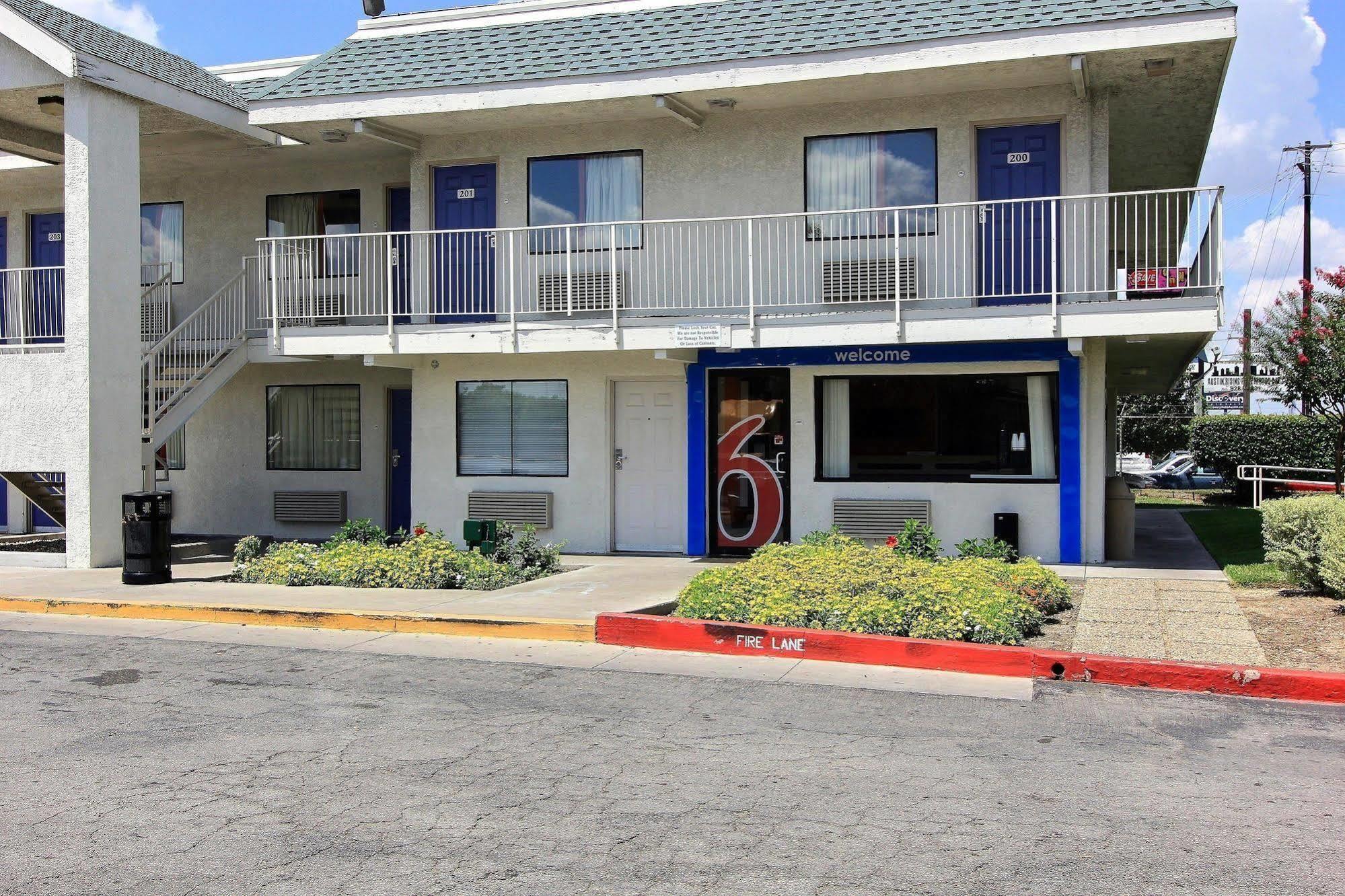 Motel 6-Austin, Tx Bagian luar foto