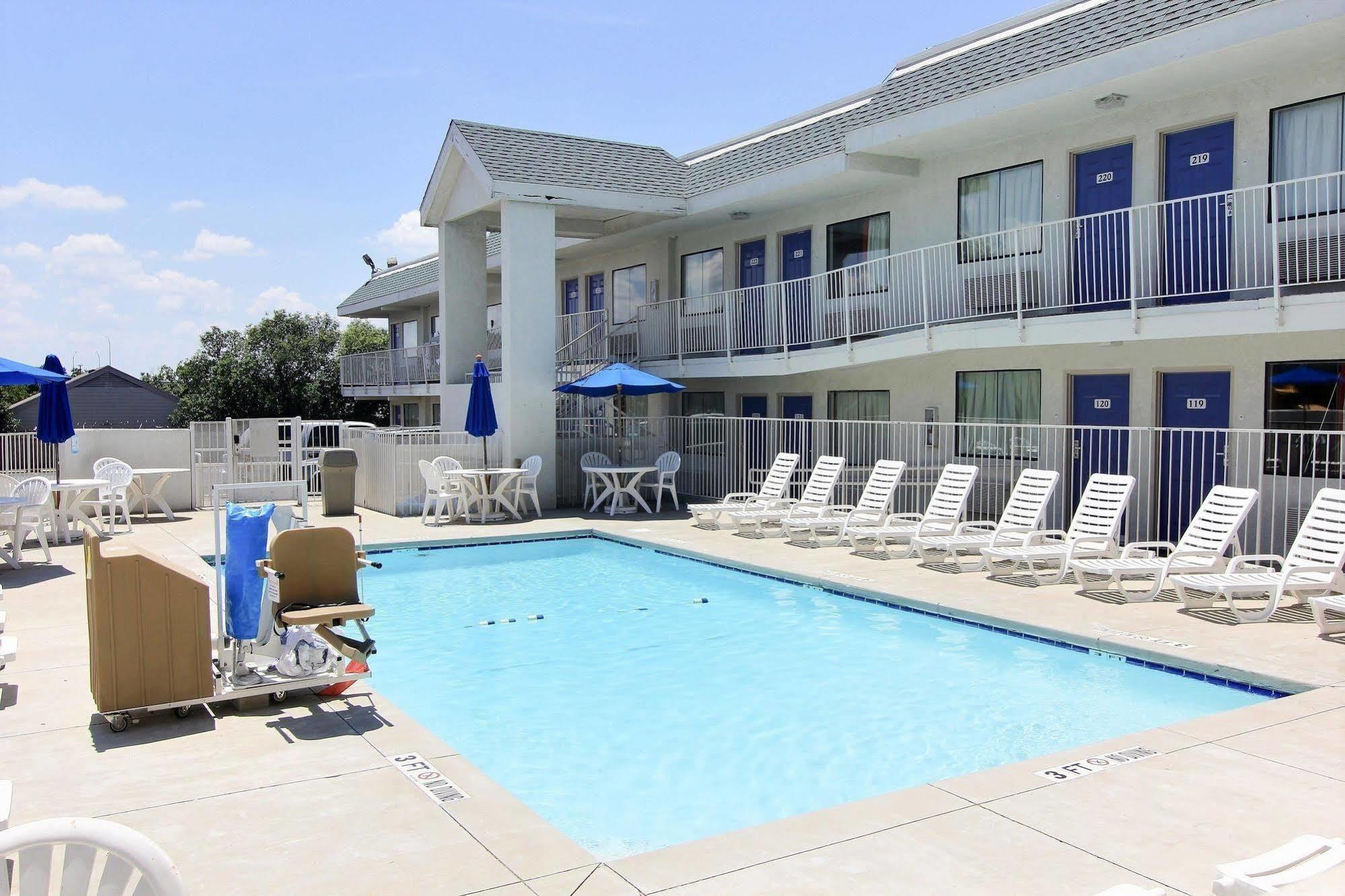 Motel 6-Austin, Tx Bagian luar foto