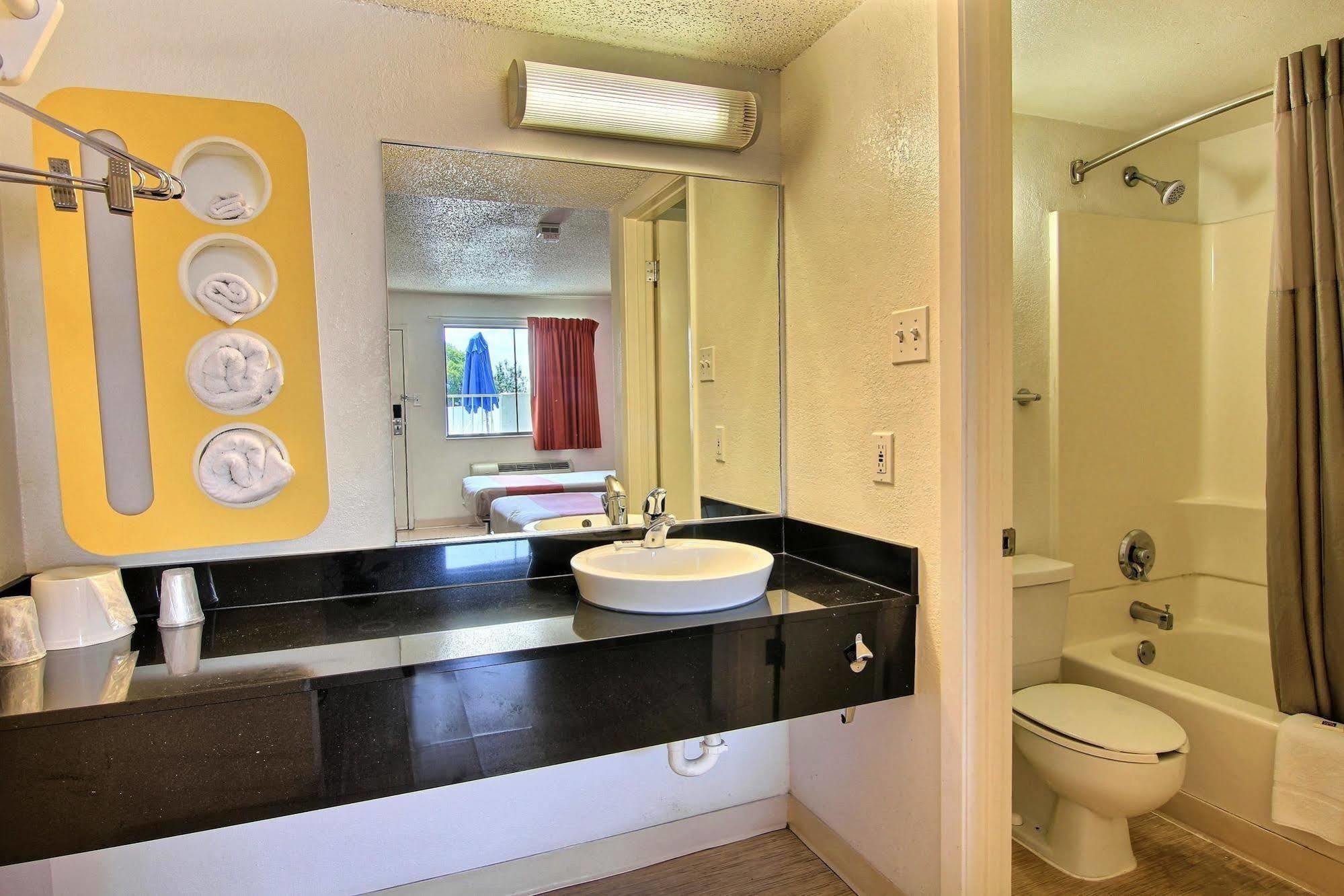 Motel 6-Austin, Tx Bagian luar foto